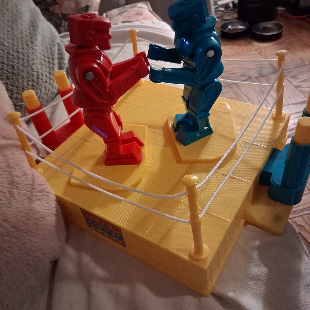 Robots Game - Red and Blue - Picture 2 of 2